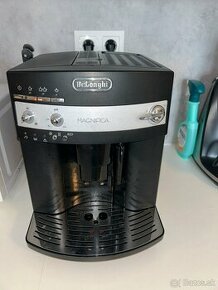 DeLonghi Magnifica kávovar