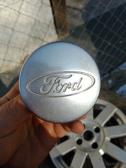 Kúpim stredové krytky Ford - 1