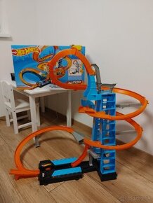 Hot Wheels draha Sky crash tower