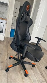 Gaming chair Rapture black a Ultradesk Frog - set