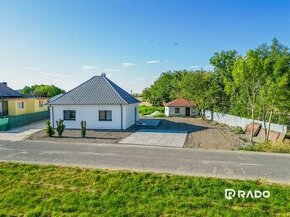 RADO | Na predaj RODINNÝ DOM S TERASOU na pozemku 454 m2, Bo