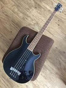 Predám 4 strunovú basgitaru Charvel LS-1 z 90tych rokov