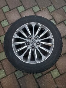 Toyota disky 5x 114,3 r 16 pneu Nokian 205 / 60 r 16