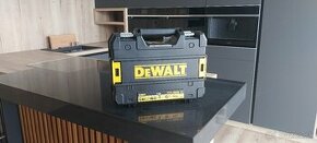 Nová DeWalt aku vŕtačka  DCD800P2T + 2x5ah +NAB