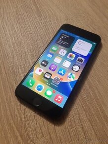 iPhone 8 / 64GB Čierny Nová batéria TOP stav