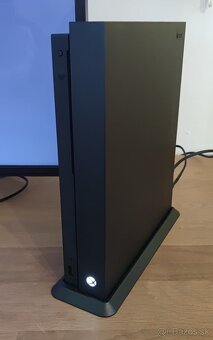 Xbox One X 1TB (nefunguje 4K rozlíšenie)