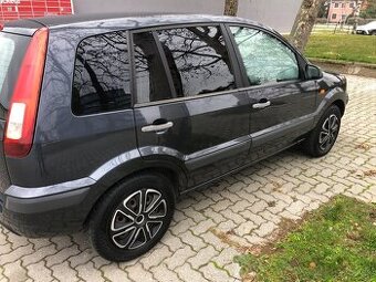 Ford fusion 1.4 59kw benzin - 1