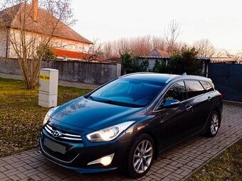 Hyundai i40 CW 1.7 diesel 100KW)130PS.M6 PREMIUN