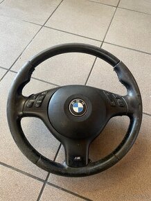 Trojramenný volant BMW