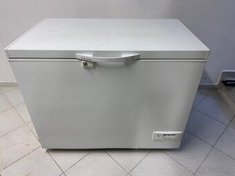 Truhlicová mraznička Electrolux ECM 2240