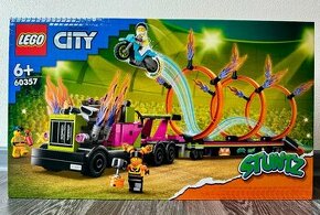 Lego 60357 City Kaskadérska výzva nákladné auto a ohnivé ráf - 1