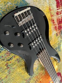 Bass gitara Yamaha