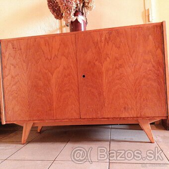 Komoda (Sideboard)  zo 60. rokov od dizajnera: Jiří Jiroutek