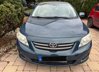 Toyota Corolla 1.4 sedan rok 2008