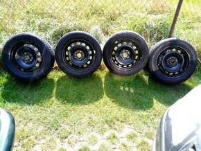 Predám plechové disky+zimné pneumatiky 205/55R16 cca6mm - 1