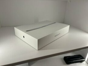 Apple MacBook Pro 15.4" / 2.5GHz / 16GB / 512GB