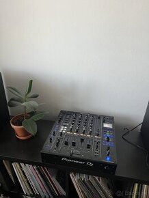 Štvorkanálový mix Pioneer DJM A9