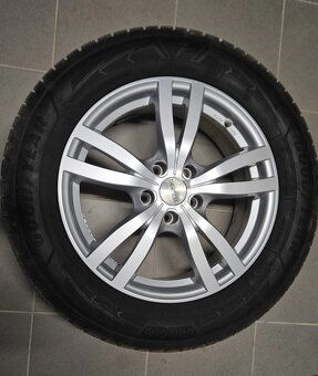 GoodYear Ultra Grip Performance, 215/65 R17 99V