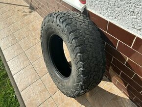 BF Goodrich 285/70 R17 - 1