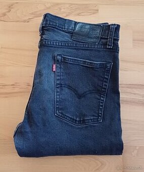 Levis čierne slim fit strečové