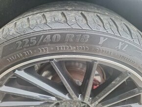 225/40 R18 - 1