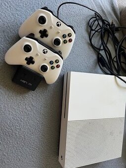 xbox one S +2 joystick+hry