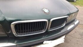 bmw e38	grill mirezky kapoty