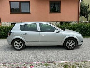 Opel Astra 1,4 bezín