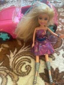 Barbie v aute