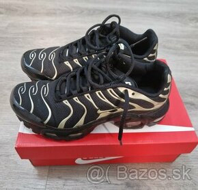 Nike AIR MAX PLUS  Tn black/ gold  vel.38,5