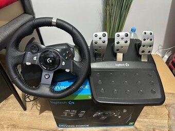 Volant Logitech G920 s pedálmi