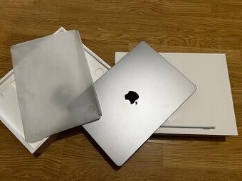 MacBook Air (M2, 2022)