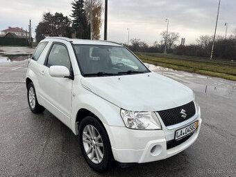 Suzuki Grand Vitara 1.6 benzin 4x4 black and white - 1