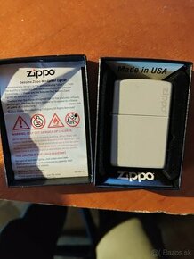 zippo zapalovac nový  ZIPPO FLAT SAND LOGO