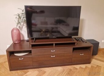 Komoda pod TV