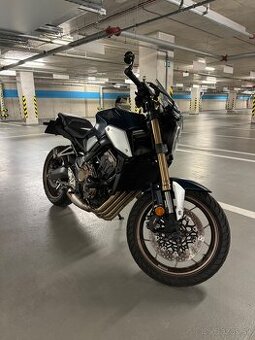 Honda CB650R . RV 2021. Km 27000. Extra vybava.