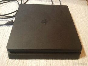 Predám playstation 4 slim