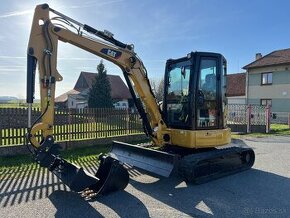 Minibagr CAT 304 E2 - bez přesahu,hyd.svah,2020,4t