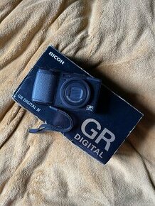 Ricoh GR Digital IV - 1