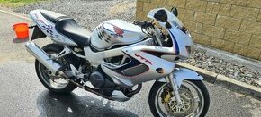 Honda VRT1000( r.v.2002 ) TOP STAV.