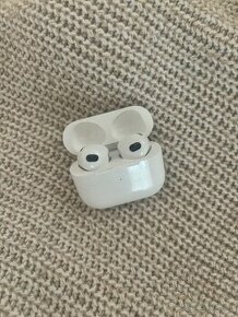 Apple AirPods 3 generácie