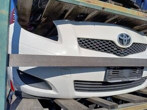 Toyota Yaris II lift 2009-2012 nárazník predný originál