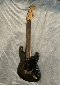 FENDER SQUIER Affinity Series Stratocaster Gitara + Mikrofón