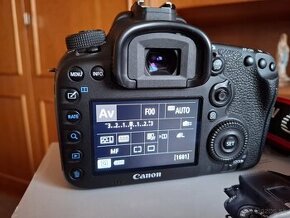 Canon EOS 7D Mark II + battery grip + nová batéria 2250mAh