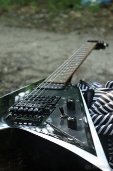 Elektricka gitara Cort VX-V2