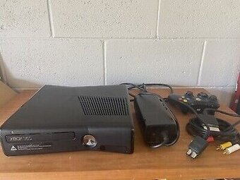 Xbox 360 slim top stav 256gb