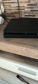 Predám playstation 4 slim