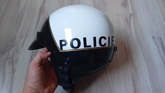 Policajna motocyklová prilba CSFR krásny stav