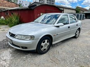 Opel Vectra 1.8i 16V - 1