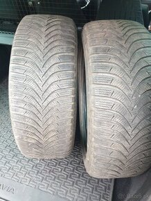 Predam  4 zimne gumy Hankook 205/55r16